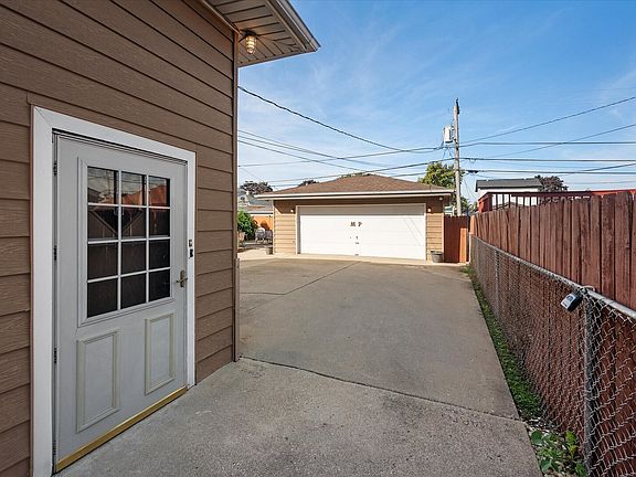 5th image of 1630 N 15th Ave