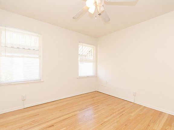 4th image of 11103 1/4 Camarillo St #4205336