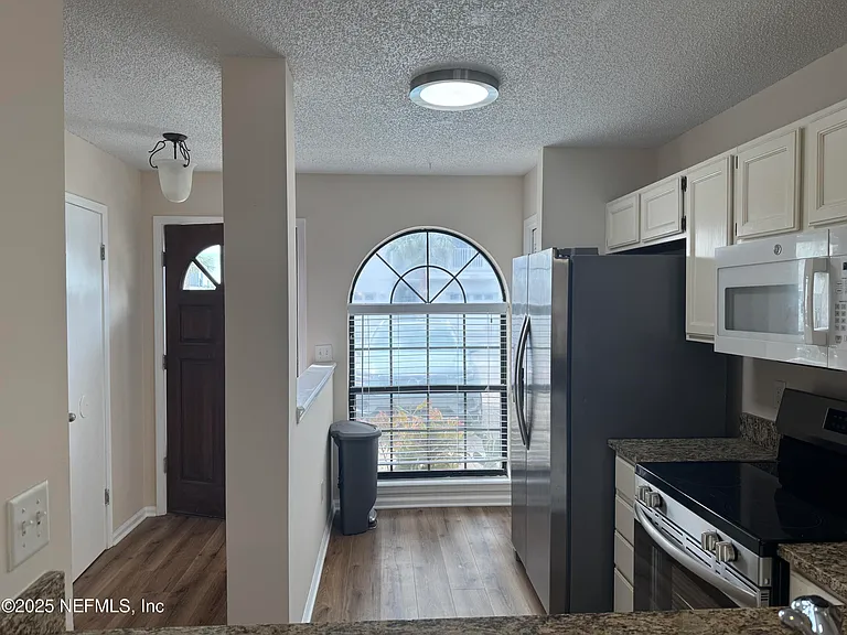 2075 Gail Ave — Photo 5