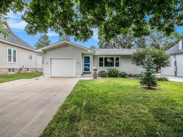 624 N Lincoln St, Canton, SD 57013