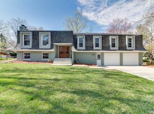207 Mays Dr, Bloomington, IL