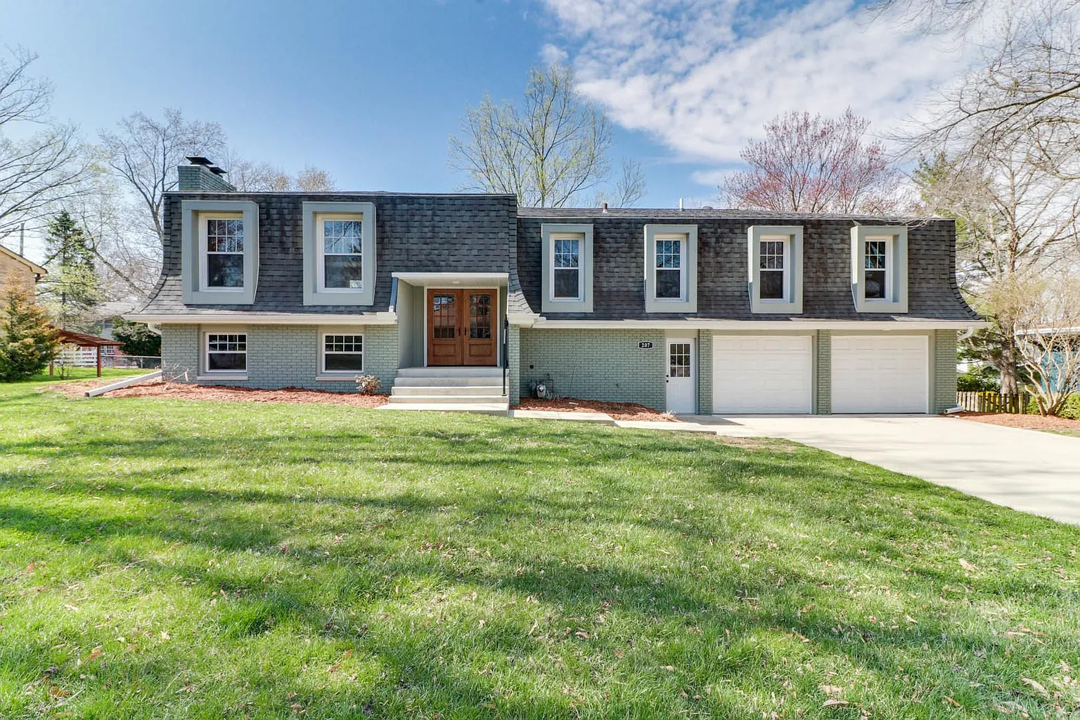 207 Mays Dr photo 1