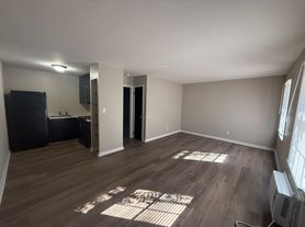 Colonial Apartments - 370 Peabody St