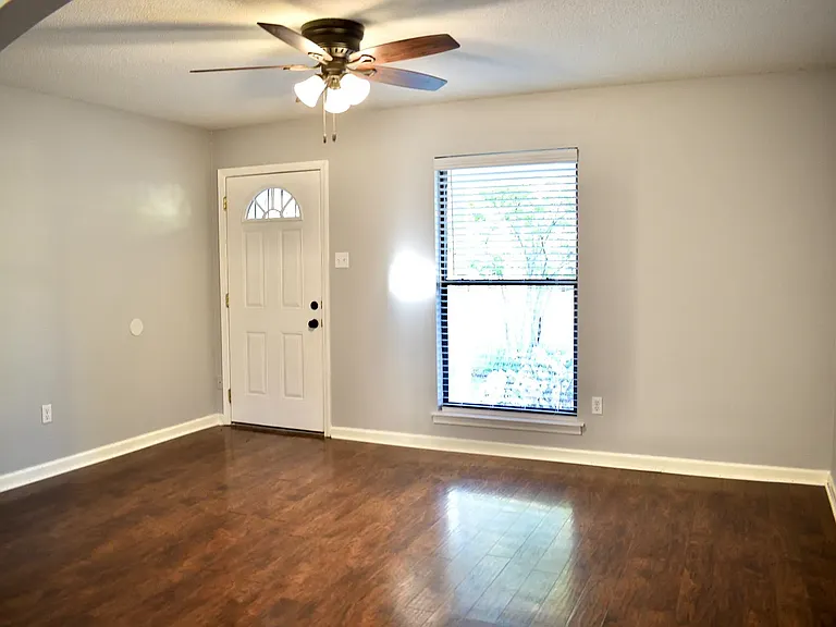 925 Greenview Rd — Photo 8