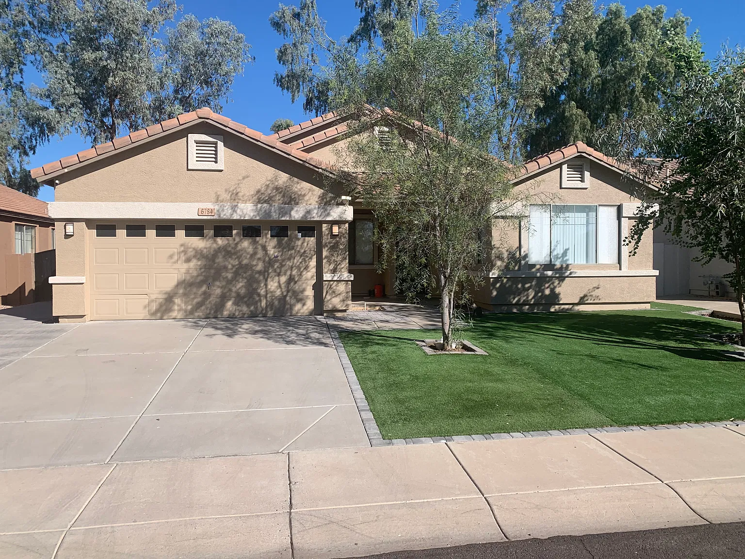 4 bed, 2069 sqft, $2,649 — Photo 2