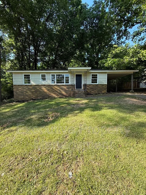 3 bed, 1.5 bath, 1008 sqft, $1,200 — Photo 1