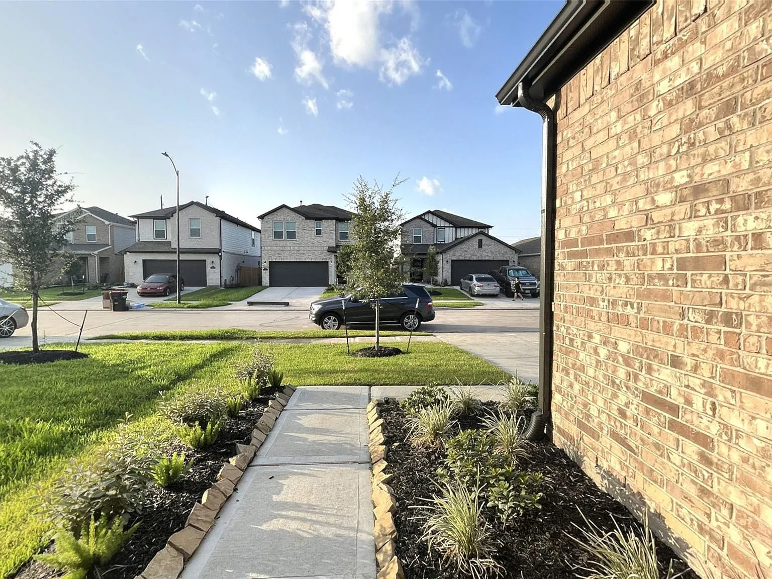 3 bed, 2.0 bath, 1444 sqft, $2,000 — Photo 2
