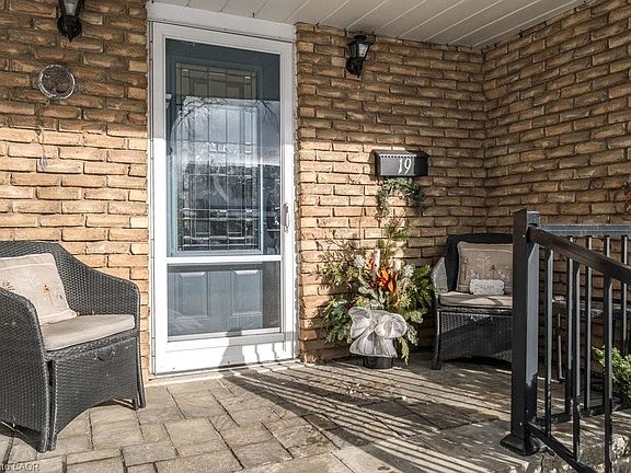 5th image of 19 Chateau Ct