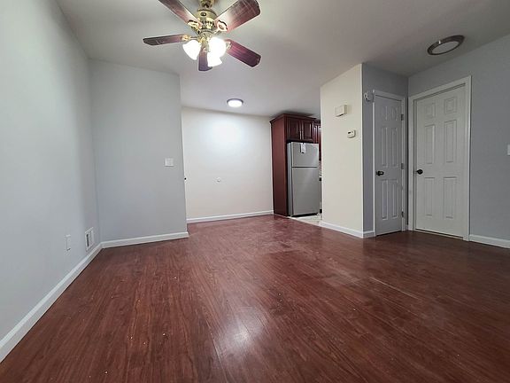 5th image of 17 Mallory Ave APT 2R