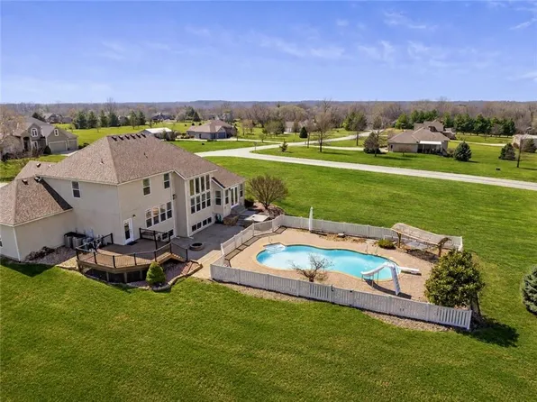 24611 E Woodland Cir, Lees Summit, MO 64086
