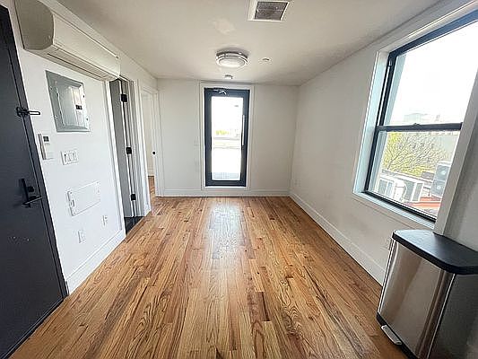 3rd image of 1603 Lincoln Pl APT 5A