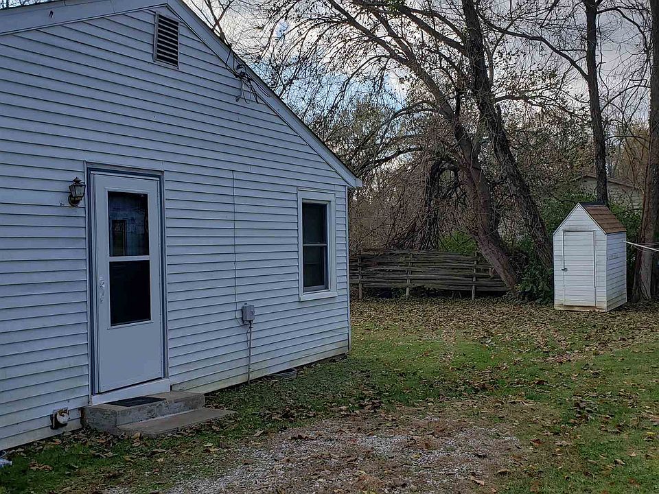 2nd image of 2610 S Banta Ave