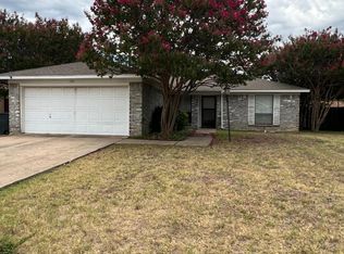 1313 Timbercrest Dr, Benbrook, TX 76126