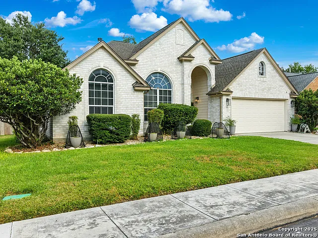 4 bed, 2.0 bath, 2283 sqft, $2,500 — Photo 2