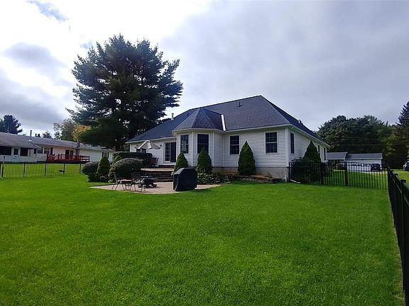 3rd image of 108 Woodlawn Dr