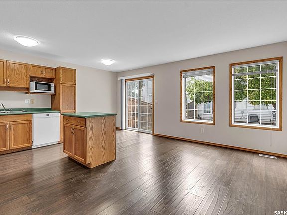3rd image of 410 Keevil Cres Unit 30