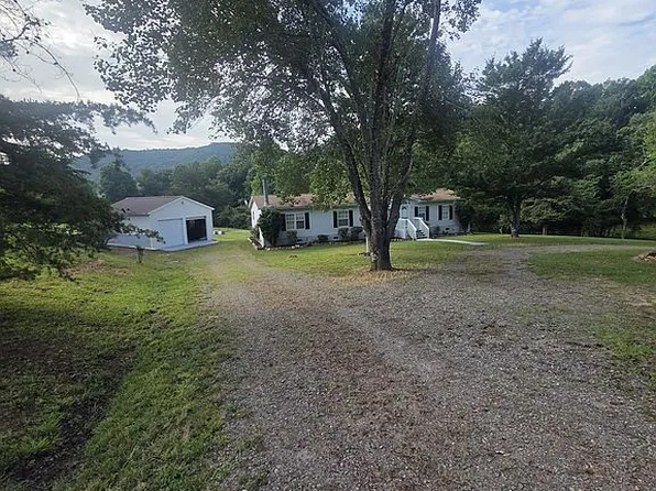 137 Debbie Ln, Hayesville, NC 28904