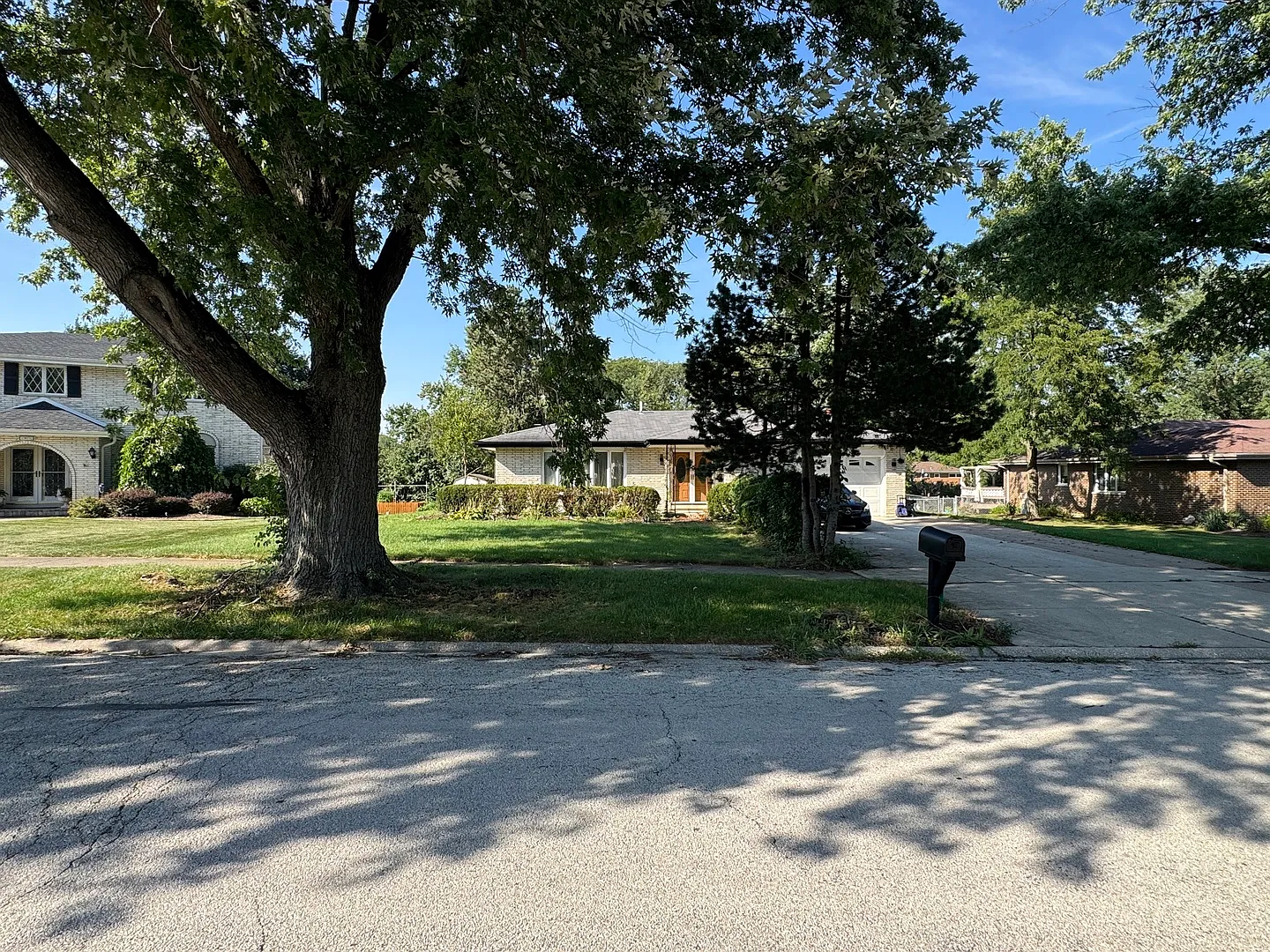 4 bed, 3.5 bath, 2025 sqft, $3,600 — Photo 3