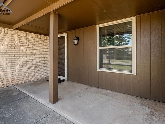 3rd image of 5204 Brookwood Dr
