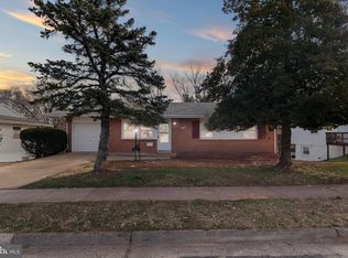 800 W Redwood Rd, Sterling, VA 20164