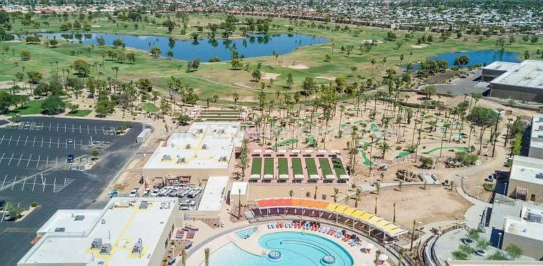 Imagine being only a few blocks away from one of Sun City West's four recreation centers with amazing amenities for residents. 
Indoor Swimming Pools, Outdoor Swimming Pools, Library, Movie Theater, Billiards, Bowling, Tennis, Over 100 Chartered Clubs.