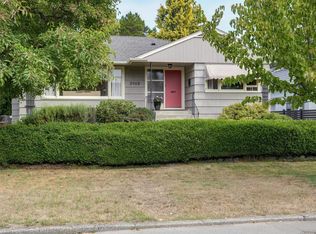 2568 Margate Ave, Oak Bay, BC V8S 3A4
