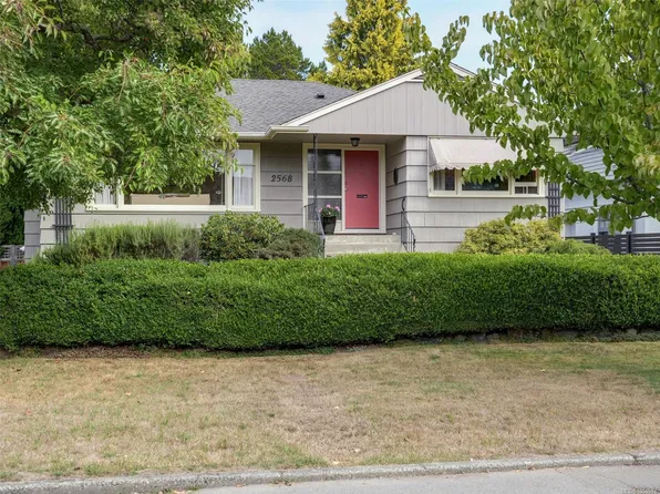 2568 Margate Ave, Oak Bay, BC V8S 3A4