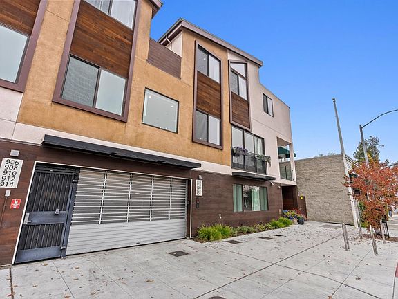 3rd image of 924 Woodside Rd