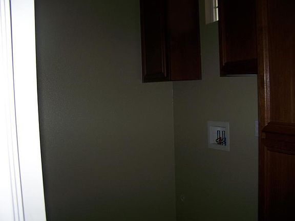 5th image of 2290 Diamond Ave