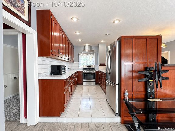 5th image of 189 W Chicago St