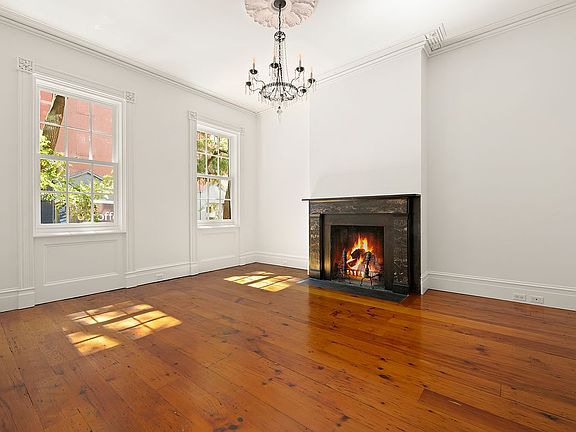 3rd image of 25 Vandam St