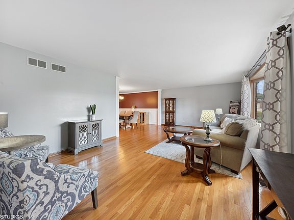 5th image of 8249 Chertsey Ct