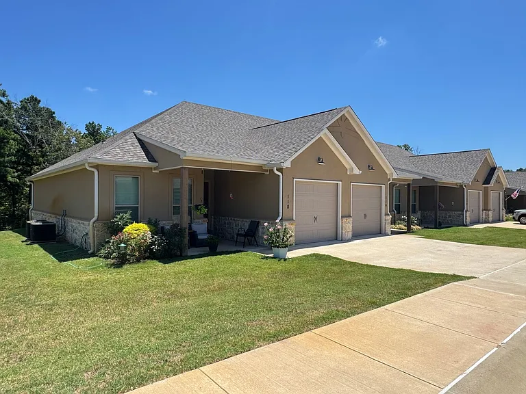 Creekview Estates — Photo 1