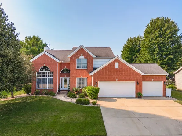 17 Waterside Cir, Bloomington, IL 61704