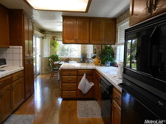 2nd image of 406 Wawona St