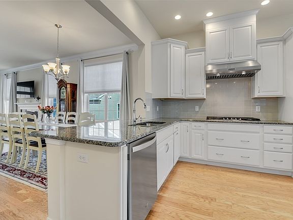5th image of 3 Sequoia Dr #3