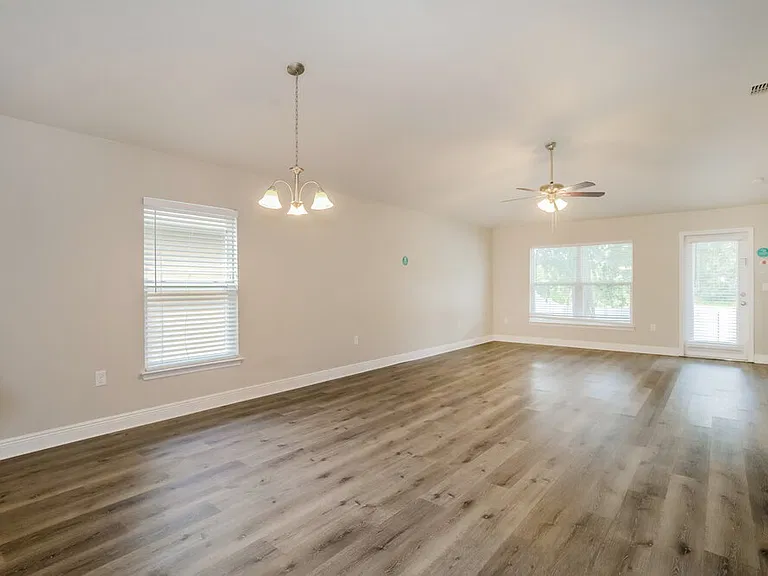 1004 Kellogg Dr — Photo 5