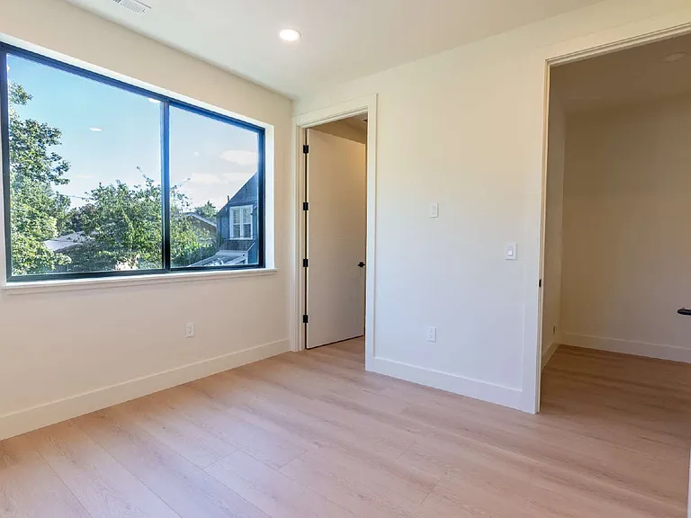 822 W 22nd Ave — Photo 55