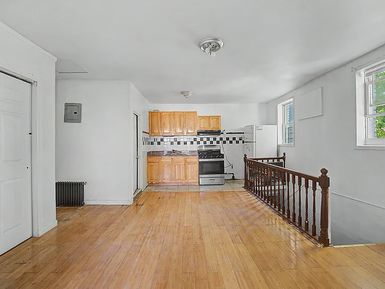 Atkins Ave — Photo 1
