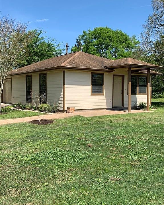 1st image of 1509 Bluebonnet Dr #A