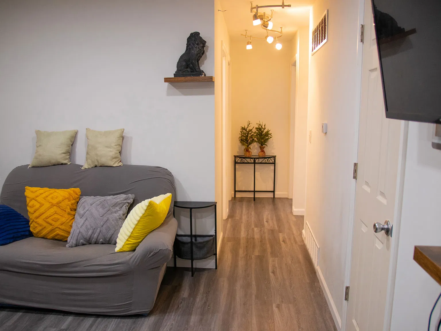 3 bed, 912 sqft, $1,500 — Photo 3