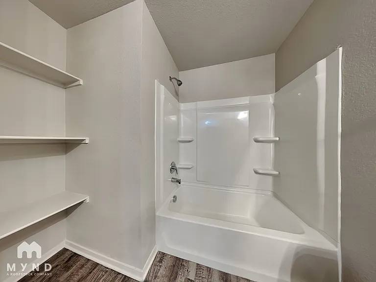 9207 Pleasant Valley Dr — Photo 11