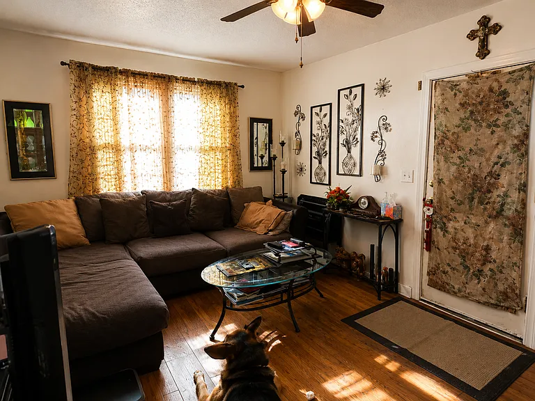 12 Plew Ave — Photo 2