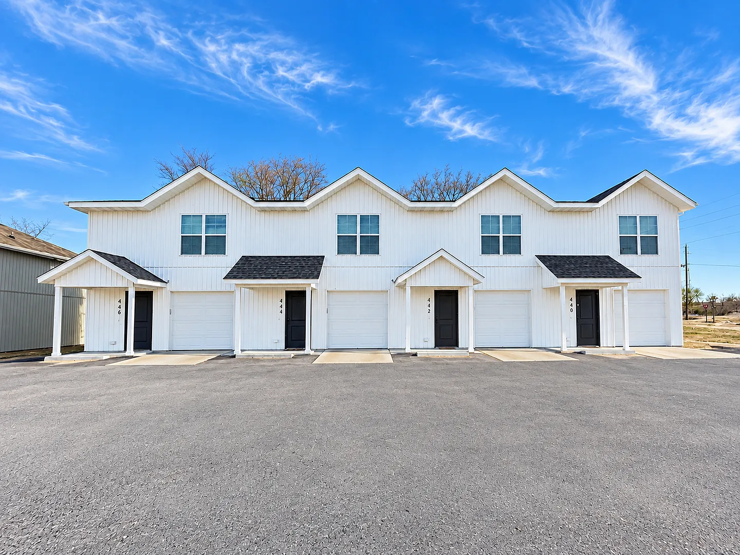 3 Bed 2.5 Bath with garage Townhome!! — Photo 3