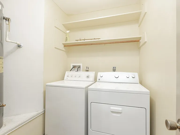6818 Brockington Dr — Photo 15