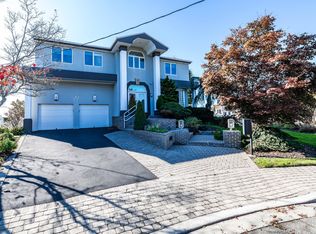 2936 Bay Dr, Merrick, NY 11566