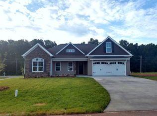 6590 Bellawood Dr, Thomasville, NC 27360