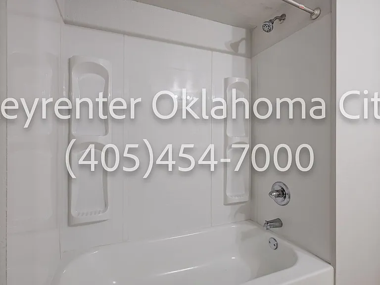 6554 N. Meridian Ave. Townhouse — Photo 30