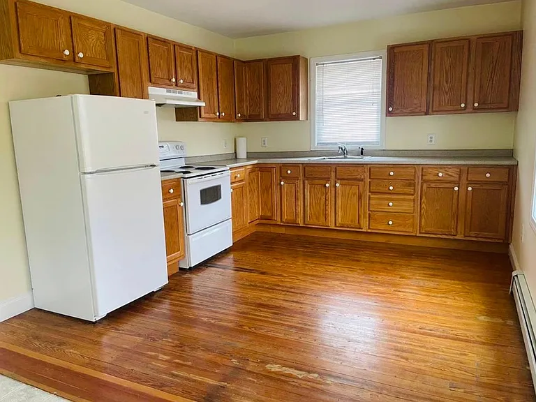 117 Waterman Ave #2R — Photo 2