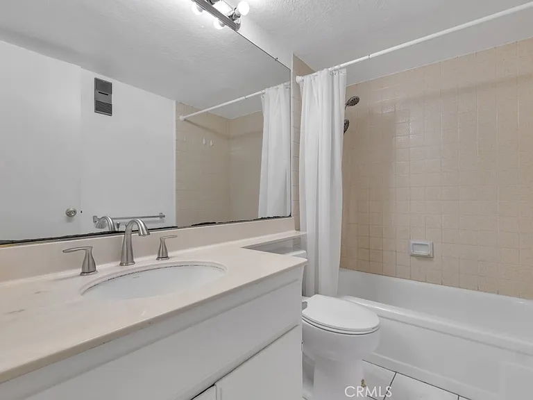 20155 Keswick St #211 — Photo 16